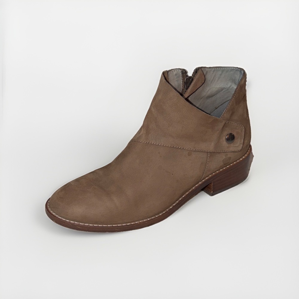 Eileen Fisher Billie Tumbled Nubuck Booties in Light Espresso Women's Size US 8